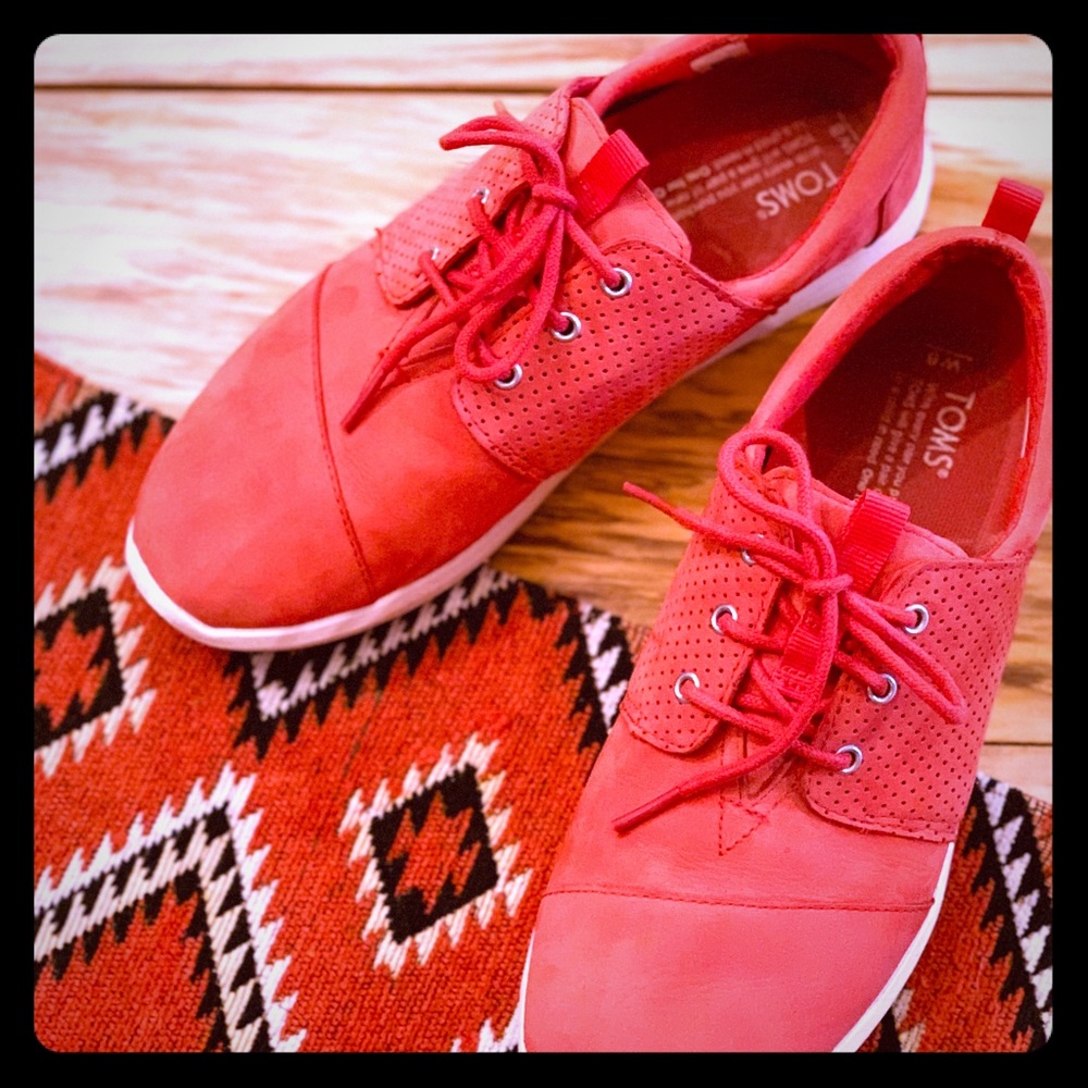 Women’s TOMS Del Rey Nubuck Red, size 8